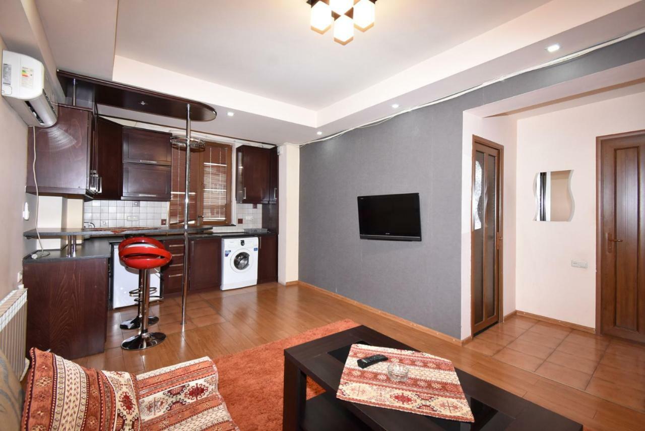 Apartments In Center Of Yerevan,Koghbatsi 1A Street Eksteriør bilde
