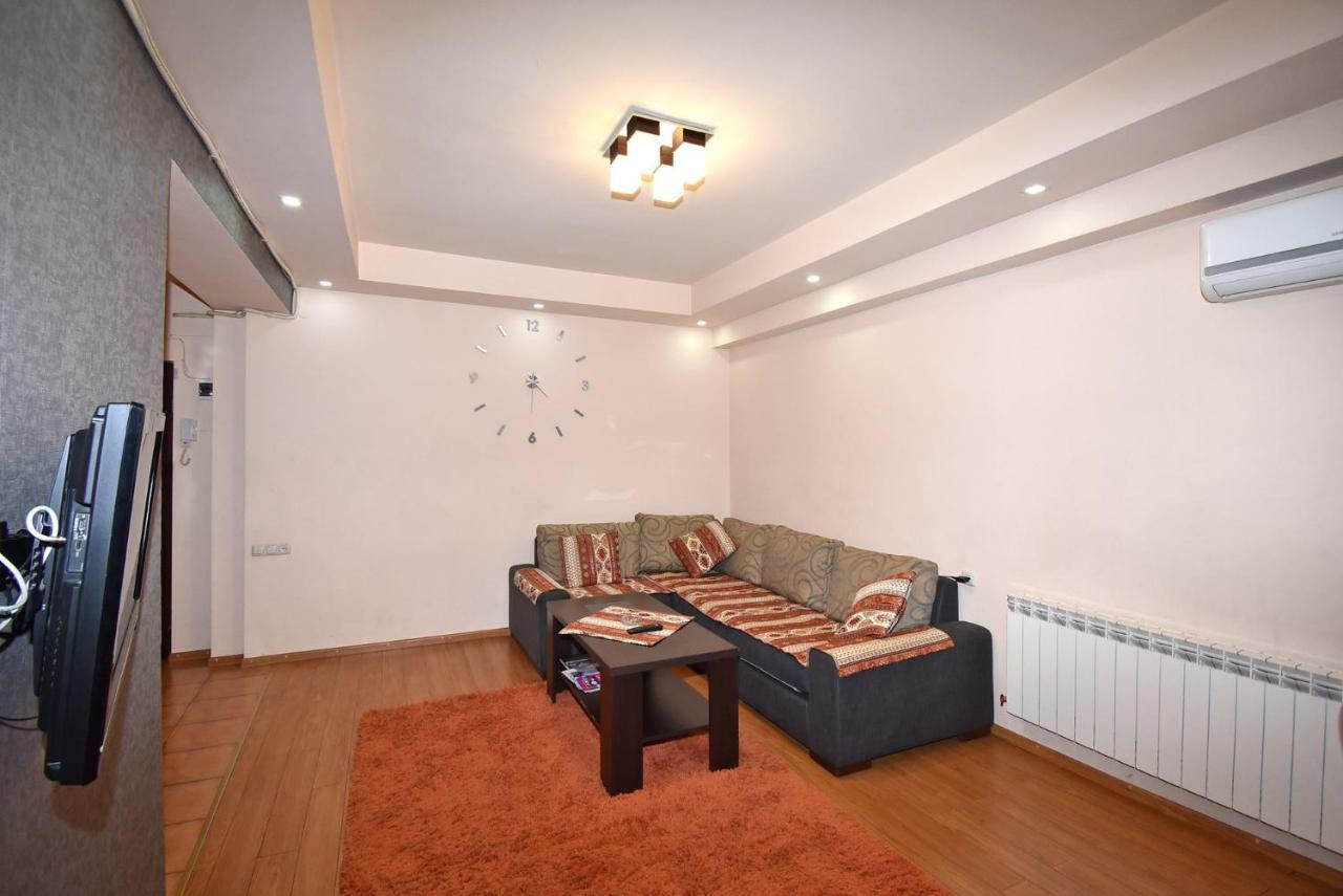 Apartments In Center Of Yerevan,Koghbatsi 1A Street Eksteriør bilde