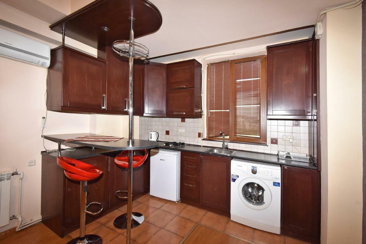 Apartments In Center Of Yerevan,Koghbatsi 1A Street Eksteriør bilde