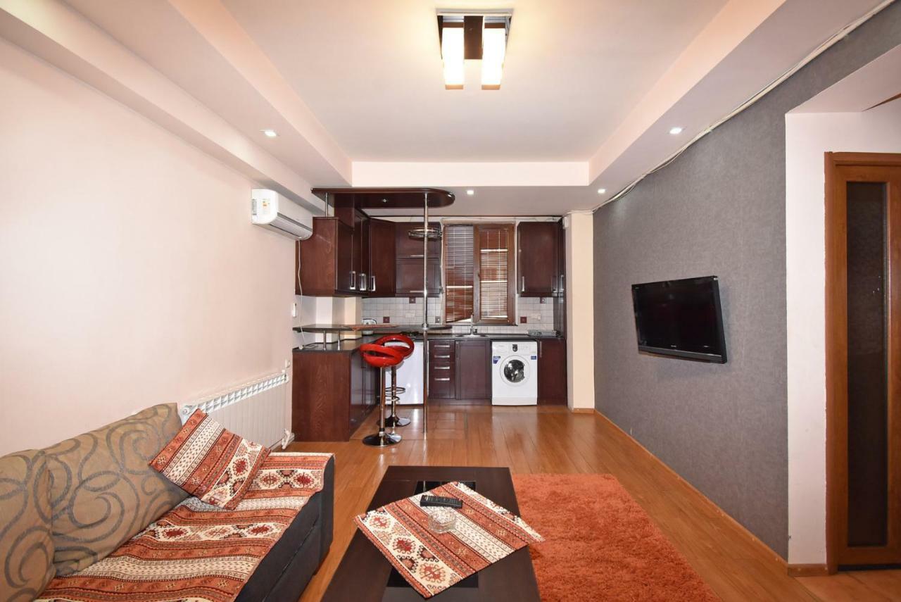 Apartments In Center Of Yerevan,Koghbatsi 1A Street Eksteriør bilde
