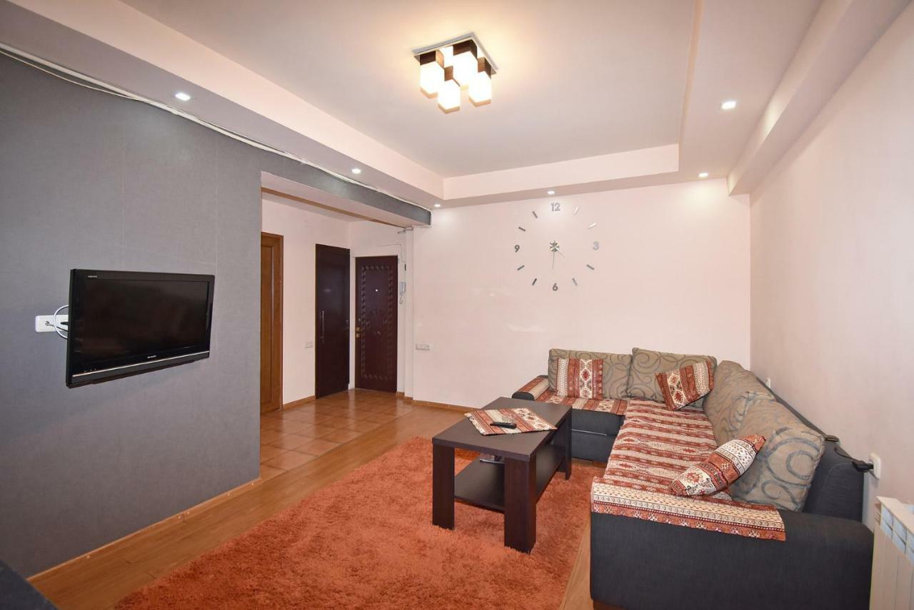 Apartments In Center Of Yerevan,Koghbatsi 1A Street Eksteriør bilde